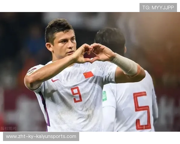 辛纳底线对攻封堵德约,挺进澳网男单决赛彰显接班人实力 辛纳底线对攻封堵德约,挺进澳网男单决赛彰显接班人实力